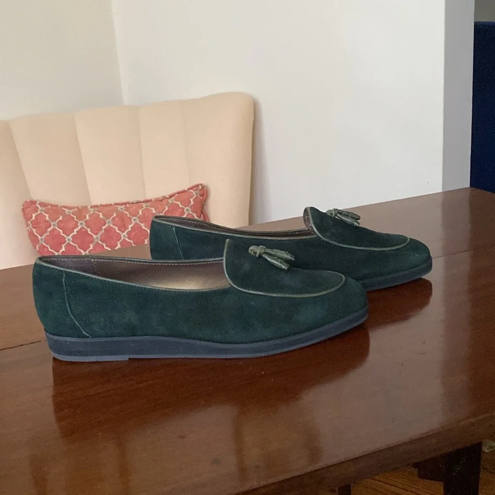 Van Eli Jasmine Green Suede Flats Made in Italy Size 7 NWT